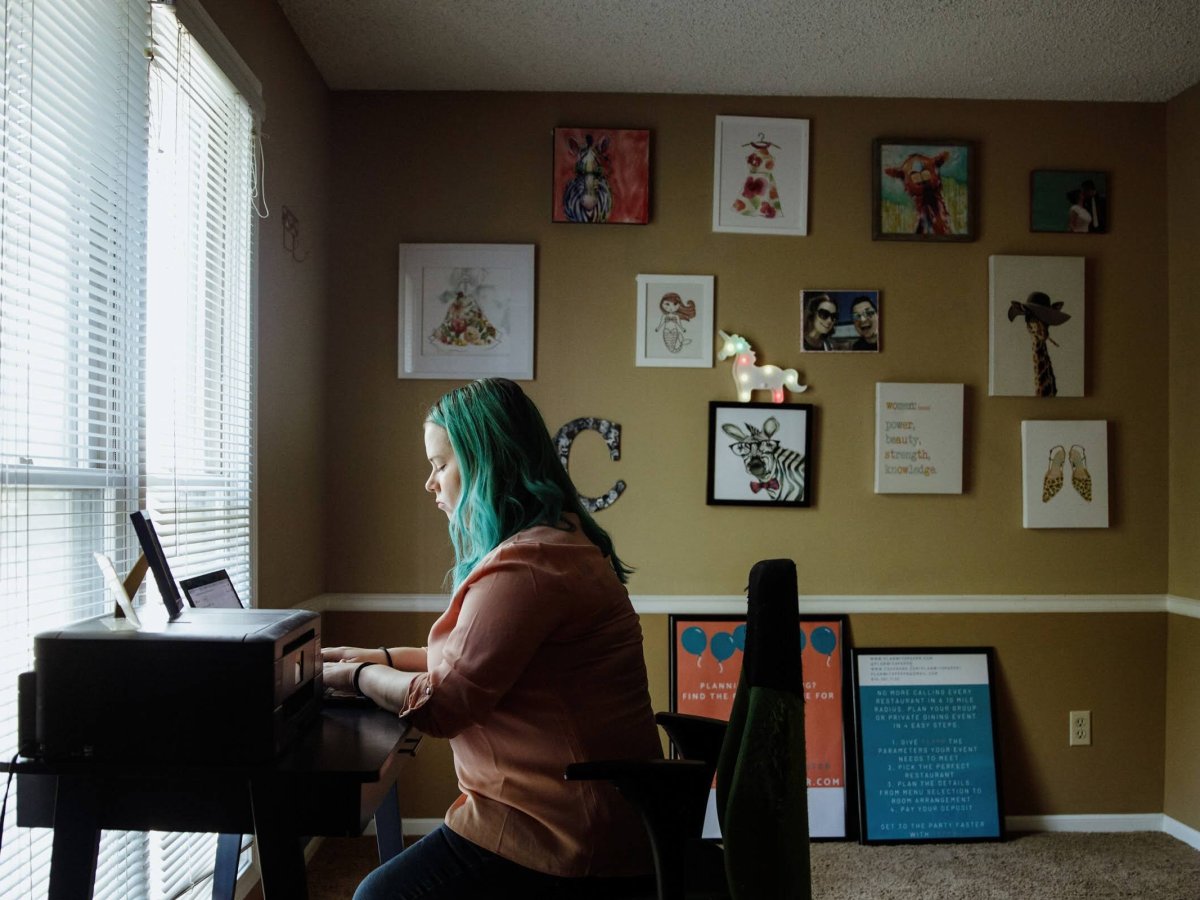 Lyndsey Gruber-Chatfield works on her service called PEPPR. After the shut downs due to COVID-19 left her with no business she had to come up with new ways to make her business work. (Chase Castor/Beacon)