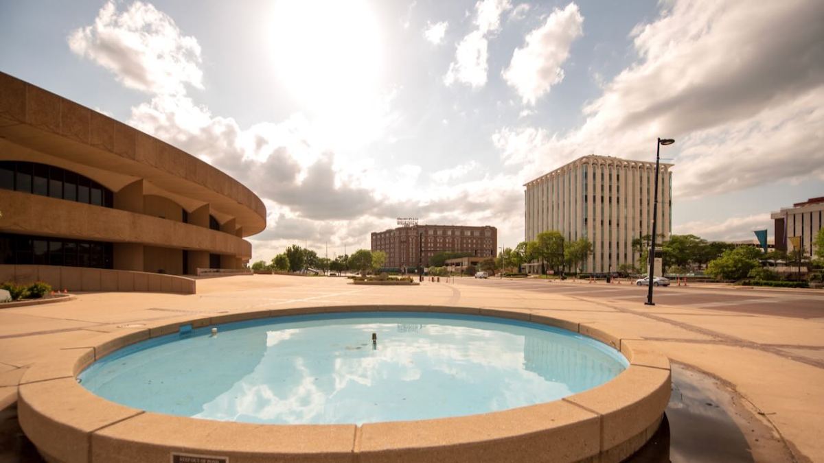 Temperatures spiked above 90 degrees in Wichita last week even though the norm for early May is in the mid-70s. (Alex Unruh/The Beacon)
