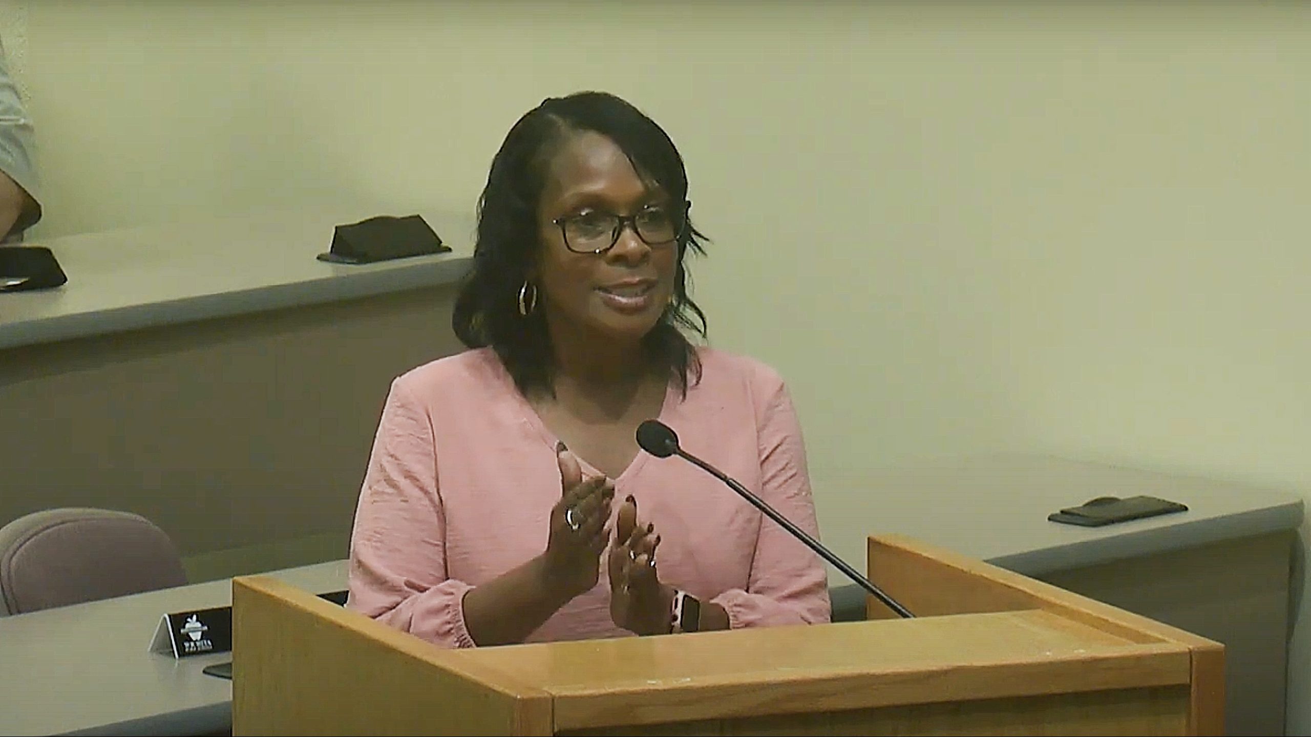 LaWanda DeShazar speaking at the Aug. 8 school board meeting.