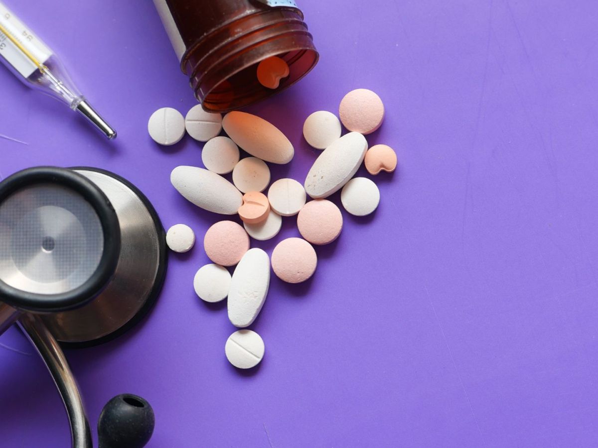 Illustration for Medicare open enrollemntA stethoscope, thermometer and pills