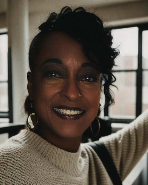 Head shott of Kathy Elliston.