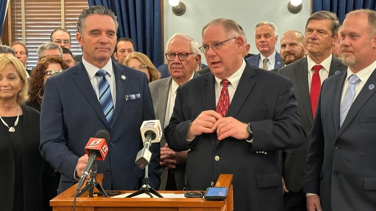 Republicans Ty Masterson and Dan Hawkins at a press conference