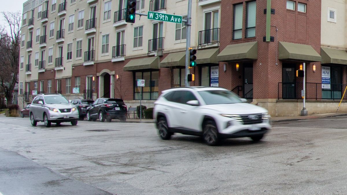 Cars driving along State Line Road in Kansas City