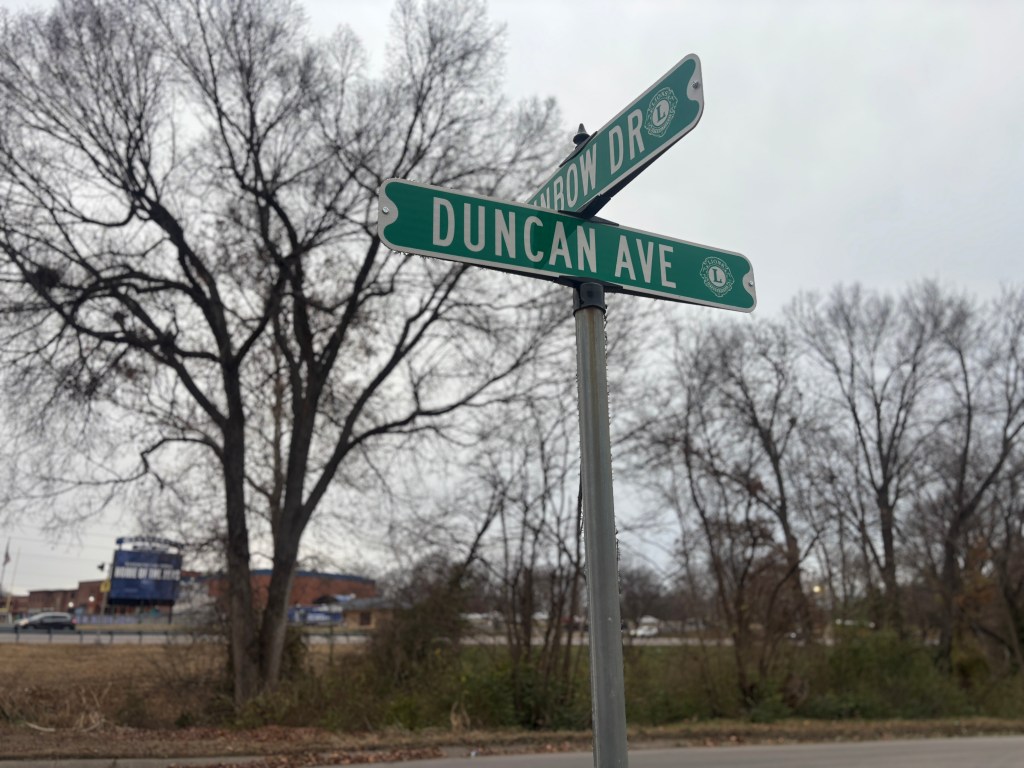 Duncan Ave. street sign.