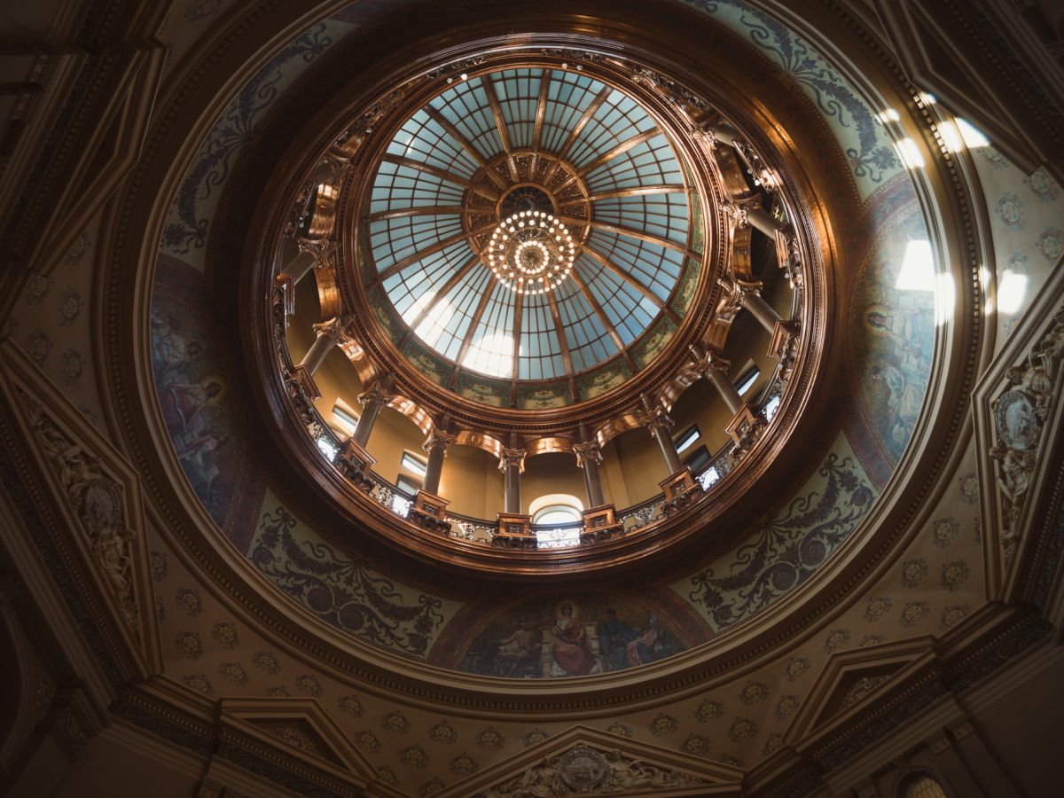 A photo of the inside of the dome in the Kansas statehouse.