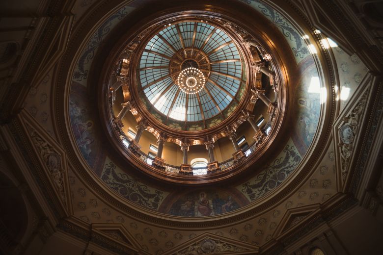 A photo of the inside of the dome in the Kansas statehouse.