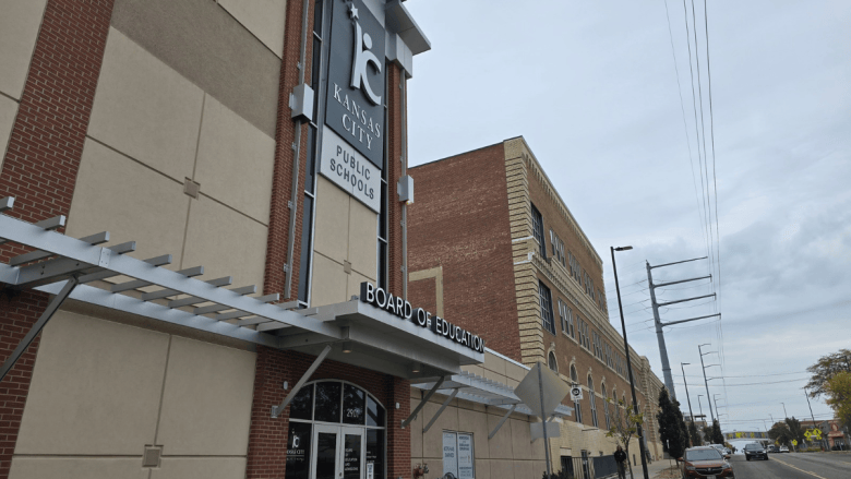 Administrators recently updated Kansas City Public Schools board members on district staffing figures and collaboration with other local education organizations. (Mike Sherry/The Beacon)
